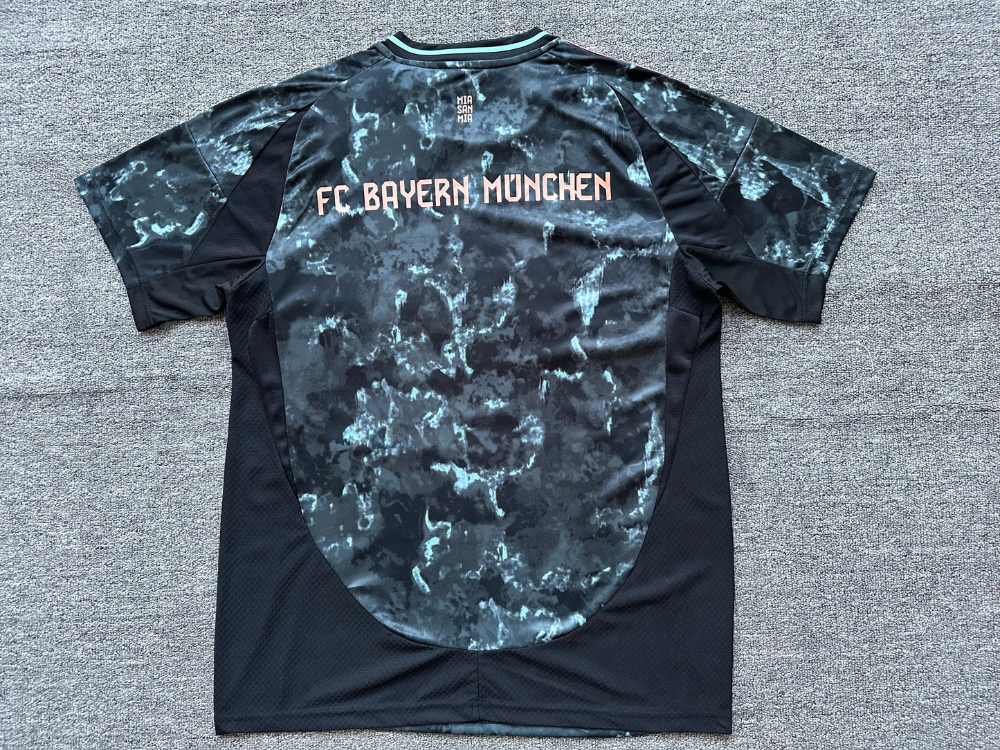Maillot Bayern Munich Extérieur 24/25